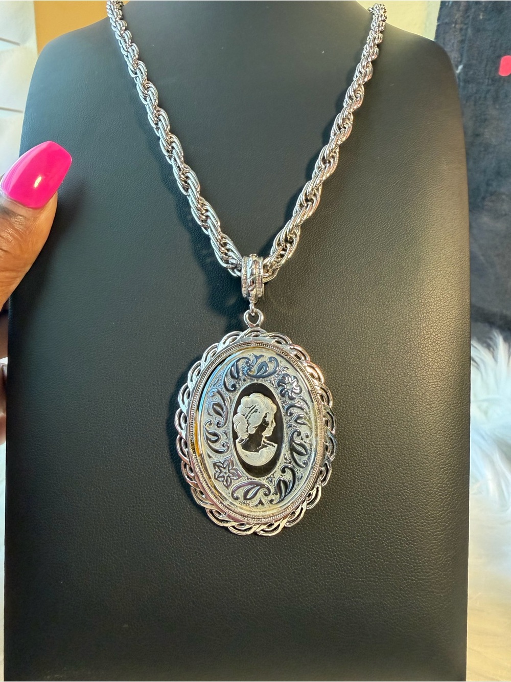 Vintage Whiting & Davis Style Silver Cameo Pendant Necklace